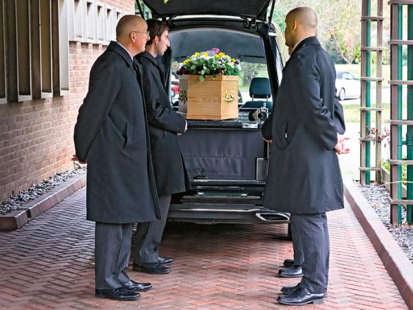 Branża liczy na podniesienie kwoty zasiłku pogrzebowego.