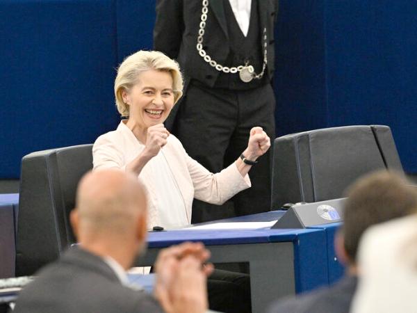 Ursula von der Leyen po ogłoszeniu wyniku głosowania w Parlamencie Europejskim, w którym została wybrana po raz drugi na stanowisko szefowej Komisji Europejskiej. 18 lipca 2024 r.