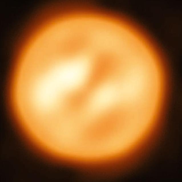Antares jest tak wielki, że chociaż leży 550 l.św. od Ziemi, udało się wykonać bezpośrednie zdjęcie jego tarczy.
