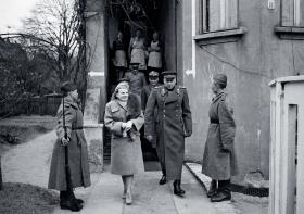 Legnica, wizyta Władysława Korczyca, gen. płk. Armii Czerwonej, i gen. broni Wojska Polskiego, szefa Sztabu Generalnego WP, wiceministra obrony narodowej u marszałka ZSRR Konstantego Rokossowskiego (marszałka Polski od 1949 r.), 1948 r.