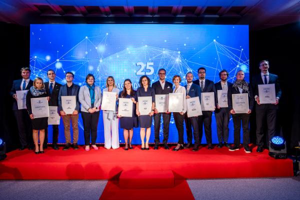 Piętnastka finalistów z minister nauki Karoliną Zioło-Pużuk