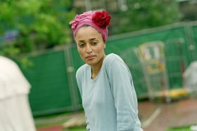Zadie Smith prowadzi program zachęcający czarnoskórych do studiowania, ale coraz więcej takich osób jest przekonanych, że studia nie są dla nich.