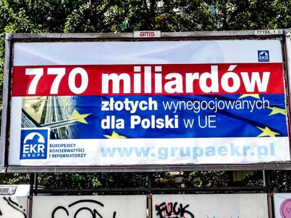 Plakat europejskiej frakcji EKR w Warszawie