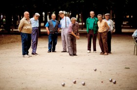 'Więcej pracować, by więcej zarabiać' - na tym haśle Nicolas Sarkozy wygrał trzy lata temu wybory prezydenckie. Złośliwi mówią, że przesuwając wiek emerytalny, wypełnił pierwszą część obietnicy.