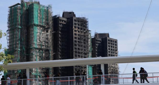 Po pożarze w kompleksie mieszkaniowym Wang Fuk Court w Hongkongu. 28 listopada 2025 r.