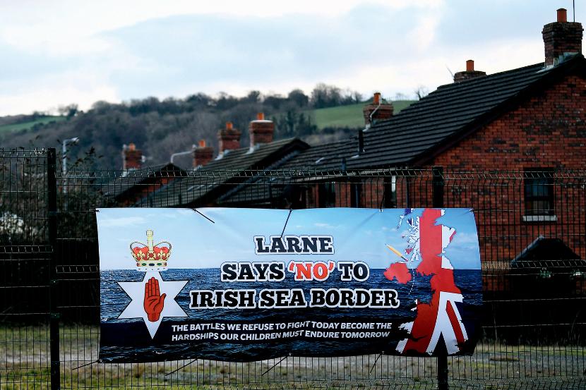 Na Morzu Irlandzkim przebiega de facto zewnętrzna granica UE. Portowemu miastu Larne na wybrzeżu Irlandii Północnej grozi odcięcie od angielskich towarów.