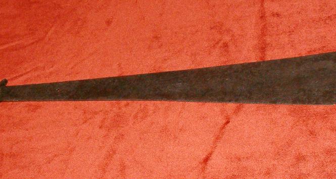 Miecz św. Piotra raczej nie pochodzi  z X w.n.e. Powstał w XIII lub pierwszej połowie XIV wieku.