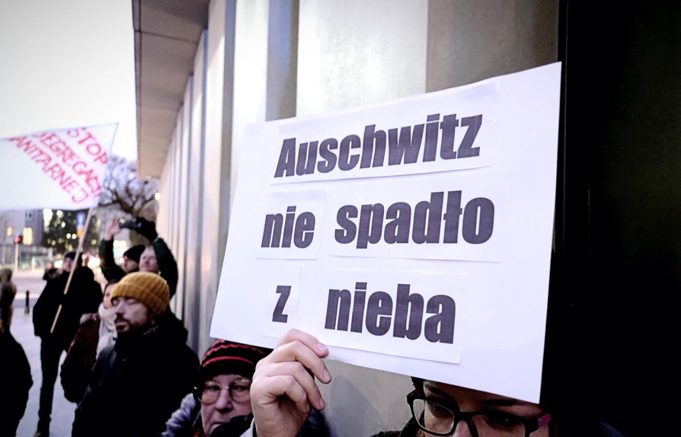 Demonstracja antyszczepionkowców pod Sejmem w Warszawie