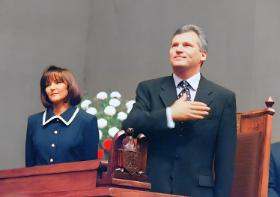 Aleksander Kwaśniewski, prezydent RP 1995-2005, wraz z żoną Jolantą podczas składania prezydenckiej przysięgi przed Zgromadzeniem Narodowym, 23 grudnia 1995 r.