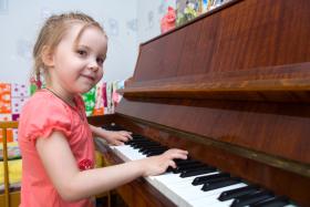 „Muzyki trzeba się uczyć po to, żeby więcej słyszeć, więcej odczuwać, żeby dodać do rzeczywistości czwarty wymiar”.