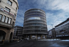 Wiele wybitnych powojennych budynków modernistycznych w Polsce nie miało tyle szczęścia co Dom Handlowy „Okrąglak” (proj. Marek Leykam 1955).