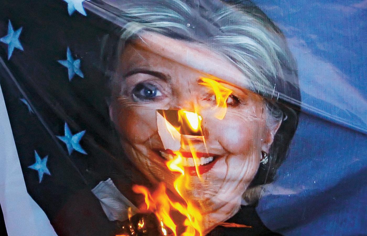 Każda wizyta amerykańskiego dyplomaty jest w Pakistanie okazją do protestów – w październiku spalono wielki portret goszczonej przez władze Hillary Clinton.