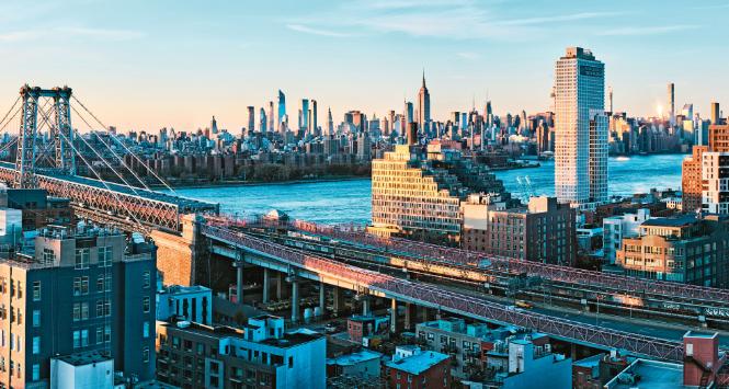 Williamsburg, za rzeką East River widok na Manhattan