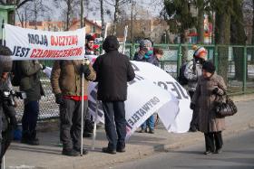 Zarówno demonstrację Obywateli RP, jak i marsz nacjonalistów obserwowali mieszkańcy Hajnówki.