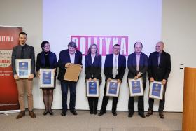 Laureaci Nagród Historycznych 2017. Od lewej: Sebastian Pawlina, Elżbieta Orman, Antoni Kroh, Joanna Dufrat, Piotr Cichoracki, Dariusz Jarosz, Grzegorz Miernik.