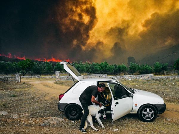 W Grecji ewakuowane są kolejne miejscowości, z ogniem walczą tysiące strażaków.