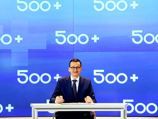 Mateusz Morawiecki podczas konferencji promującej program 500+