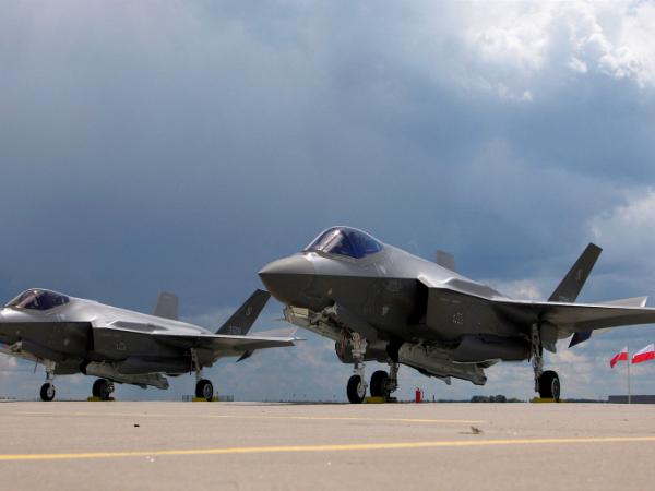 Przyznanie DCA jest olbrzymim postępem w staraniach o aktywny udział Polski w odstraszaniu nuklearnym, bo de facto oznacza, że nasze F-35 będą mogły zostać certyfikowane (lub już są) do roli nosicieli broni jądrowej.