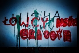 Bojówkarze Cracovii kibiców Wisły nazywają „psami”.