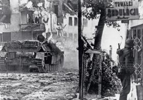 Niemieckie działo pancerne na ulicach Warszawy