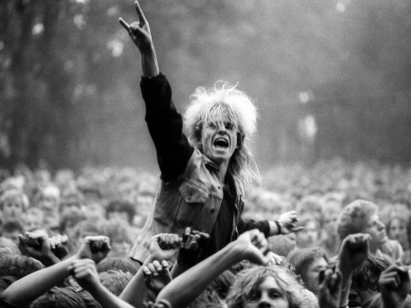 Władza nie mogła już wszystkiego kontrolować, zostawały zatem w kulturze szare strefy, które pomysłowi młodzi ludzie zagospodarowywali.