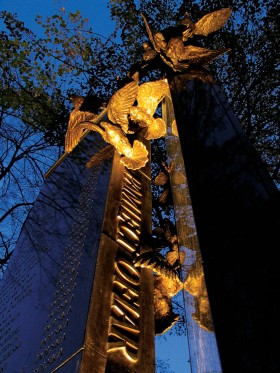 Pomnik pamięci ofiar katastrofy w Chorzowie