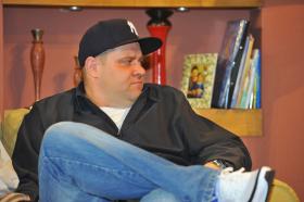 - Miałem 16 lat i musiałem być krnąbrnym gówniarzem. Na pewno jeździłem na deskorolce i robiłem jakieś głupoty - mówi Tede.