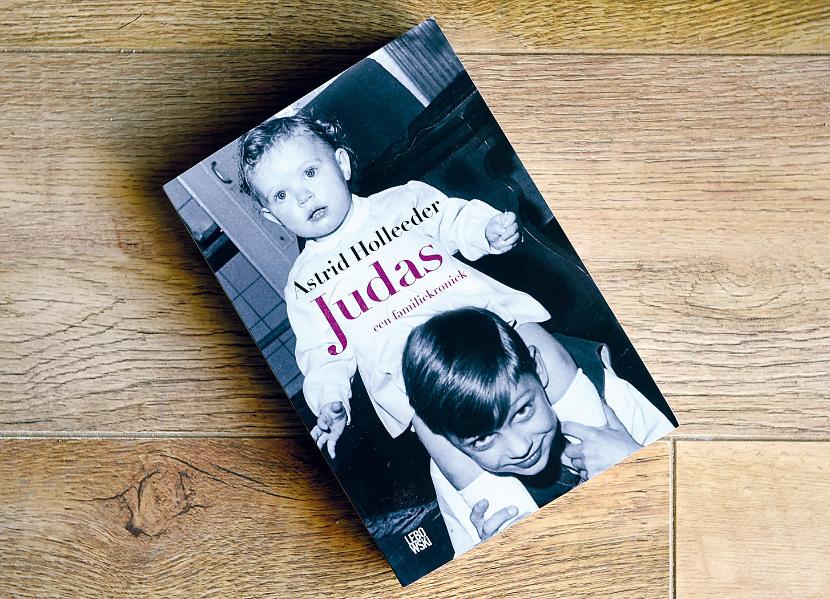 Astrid Holleeder żyje dziś w ukryciu jako chroniony świadek. Dla brata pozostanie „Judaszem”. Jej autobiografia jest bestselerem w Holandii.