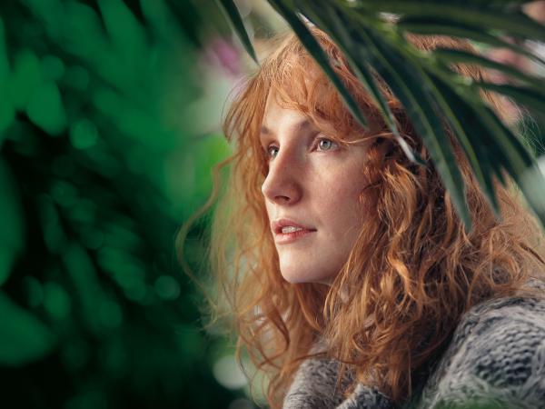 Magdalena Różańska w roli tytułowej dziewczyny z szafy.