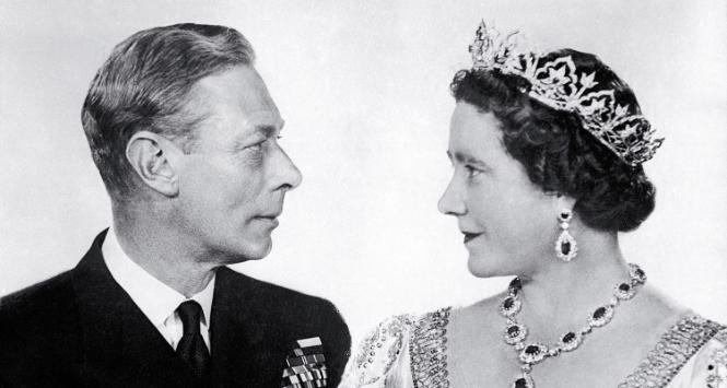 Jerzy VI z żoną Elżbietą Bowes-Lyon w 25. rocznicę ślubu, 1948 r.