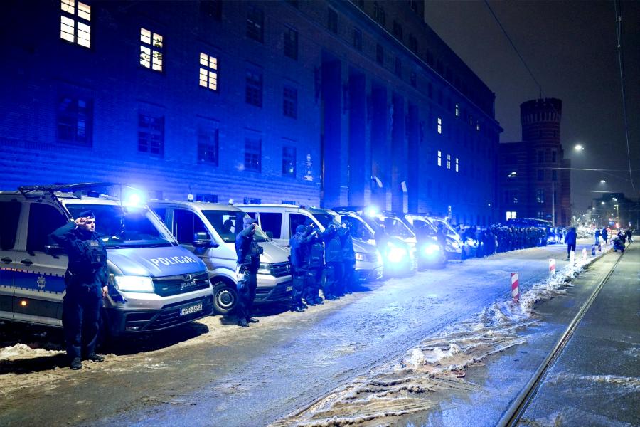 Policjanci oddają hołd poległym kolegom. Wrocław 2023 r.