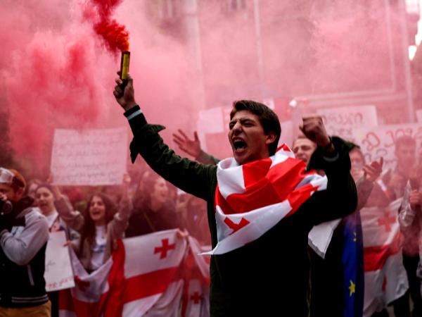 Protesty w Tbilisi przeciwko ustawie ws. tzw. zagranicznych agentów, 13 maja 2024 r.