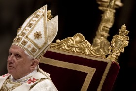 Niemiecki dziennikarz Peter Seewald w rozmowie z Benedyktem XVI dotyka punkt po punkcie kontrowersji wokół dzisiejszego Kościoła.