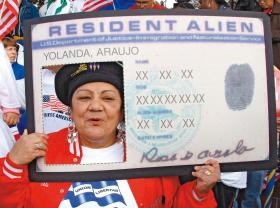 Resident Alien – cudzoziemiec rezydent – o takim statusie marzy 12 mln nielegalnych w USA.