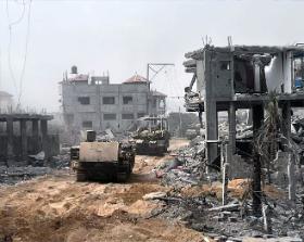 Izrael wciąż nie zaprzestał bombardowania enklawy, twierdząc, że Hamas kryje się za plecami cywilów.