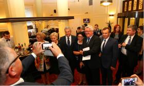 W świetle w reflektorów... Wróć. Smartfonów.