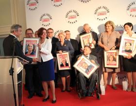Pani Marszałek odebrała z rąk redaktora naczelnego Jerzego Baczyńskiego dyplom i wyróżnienie, bo znalazła się w gronie posłów-liderów wszystkich Rankingów Posłów.