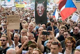Partia Piratów aktywnie wspierała przewalające się przez Pragę protesty przeciwko oskarżanemu o korupcję premierowi Babišowi.