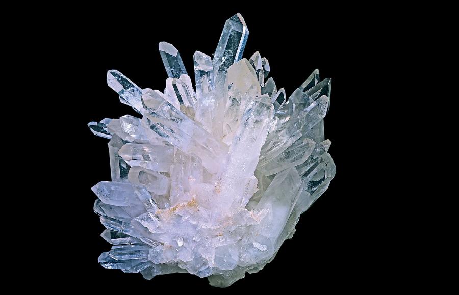 Kryształ górski, minerał zbudowany z czystego kwarcu (SiO2).