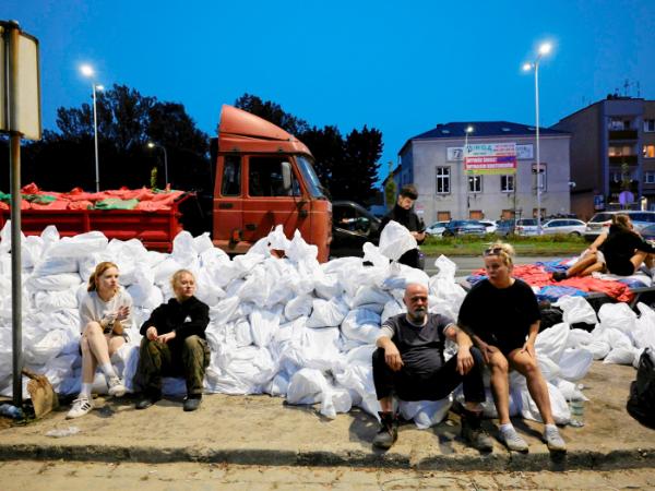 Brzeg Dolny czeka na falę powodziową.