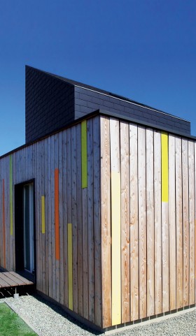 Domek Ekologiczny w Pszczynie (Piotr Kuczia, 2007). Jeden z ciekawszych przykładów niedużej architektury proekologicznej.