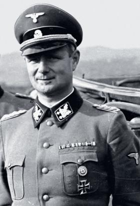 Karl Wolff, dowódca SS i policji w Północnych Włoszech, podjął rozmowy z Dullesem.
