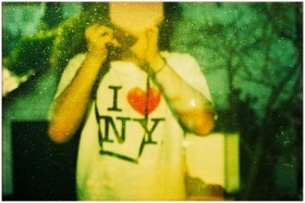 Znaczek rozpowszechnił się na najrozmaitszych, szczególnie odzieżowych, pamiątkach nowojorskich