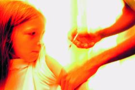 Zaczyna się od pierwszego szczepienia. Skąd dziecko ma wiedzieć, że będzie bolało?