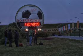 Przygotowania trwały w całej wiosce, bo wiadomo, że za drużyną przyjadą kibice i dziennikarze.