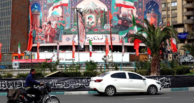 Billboard przedstawiający zabitego przywódcę Alego Chameneiego. Teheran, 22 marca 2026 r.