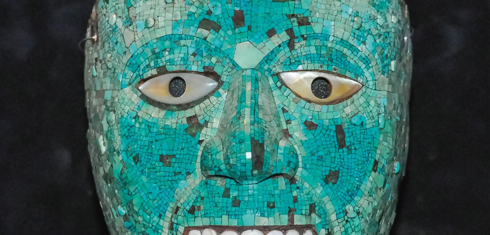Maska z ­turkusu przedstawiająca azteckiego boga Xiuhtecuhtli.