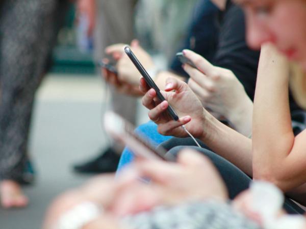 Rok 2023 oznaczał załamanie wiary w to, co widzimy i słyszymy.