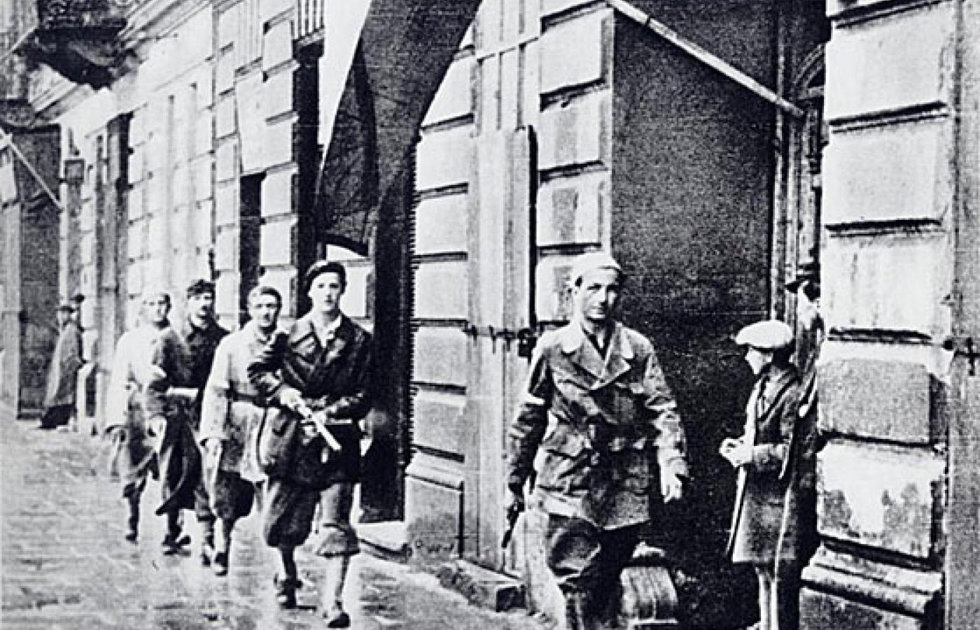 Patrol powstańczy 1 sierpnia. Żołnierze batalionu Pięść.