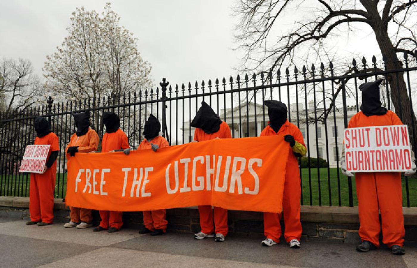 Protest przeciwko więzieniu w Guantanamo przed Białym Domem, kwiecień 2009 r.